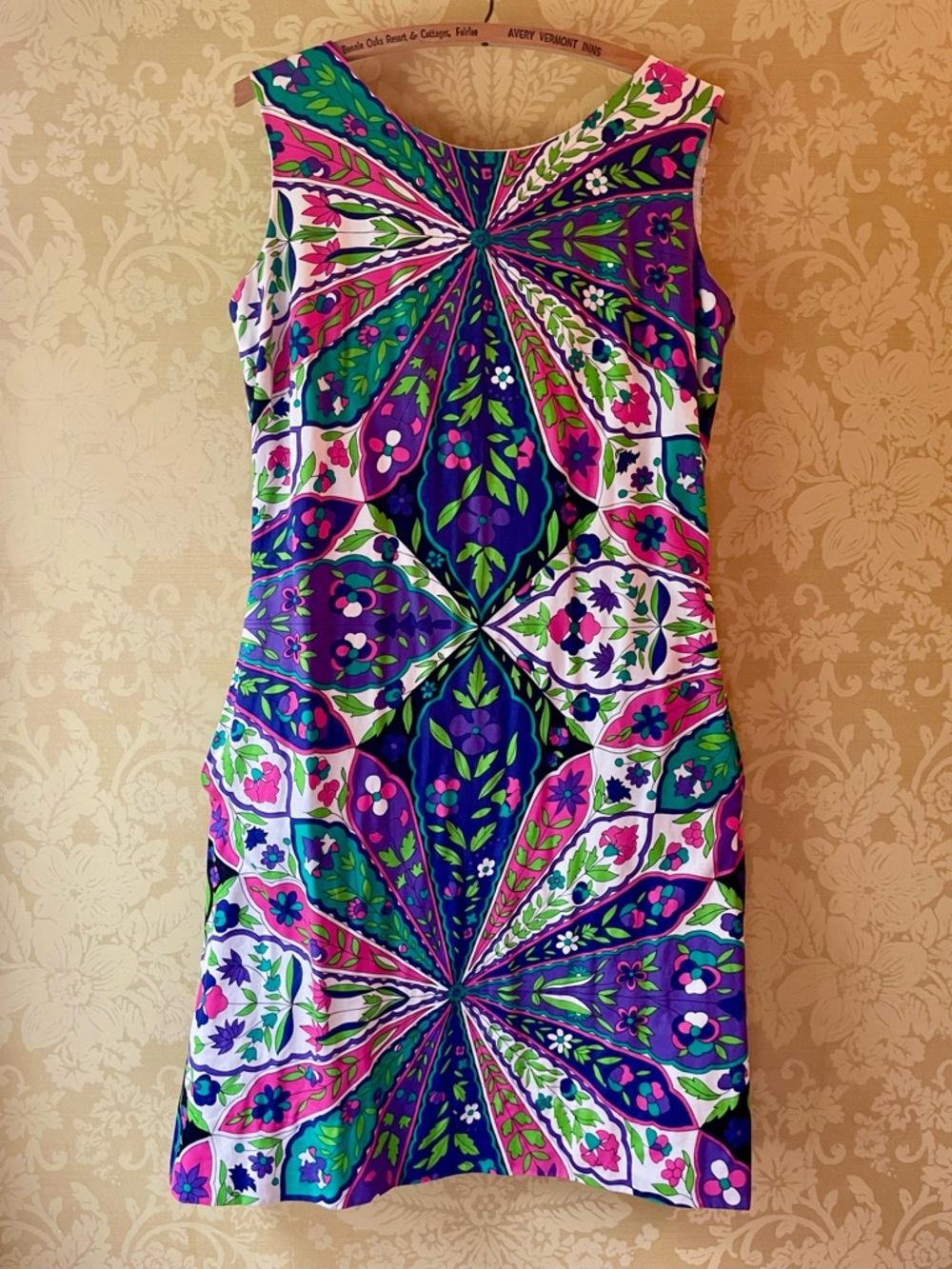 Vintage Sleeveless Shift Dress with Pockets!